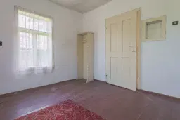 Huis met 2 schuren en 965 m2 grond in Izvor Mahala (Vidin) - Bulgarije
