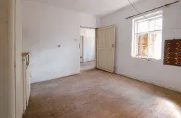 Twee verdiepingen tellend huis met 1.000 m2 grond in Lalkovo, Elhovo - Bulgarije