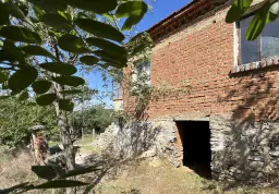 Twee verdiepingen tellend huis in Golyam Dervent - Bulgarije
