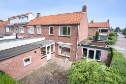 Schelluinen, Oranjestraat 28