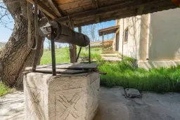 Twee verdiepingen huis, bijgebouwen en 766 m2 grond - Leshnikovo - Bulgarije