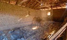 Twee verdiepingen huis, bijgebouwen en 766 m2 grond - Leshnikovo - Bulgarije