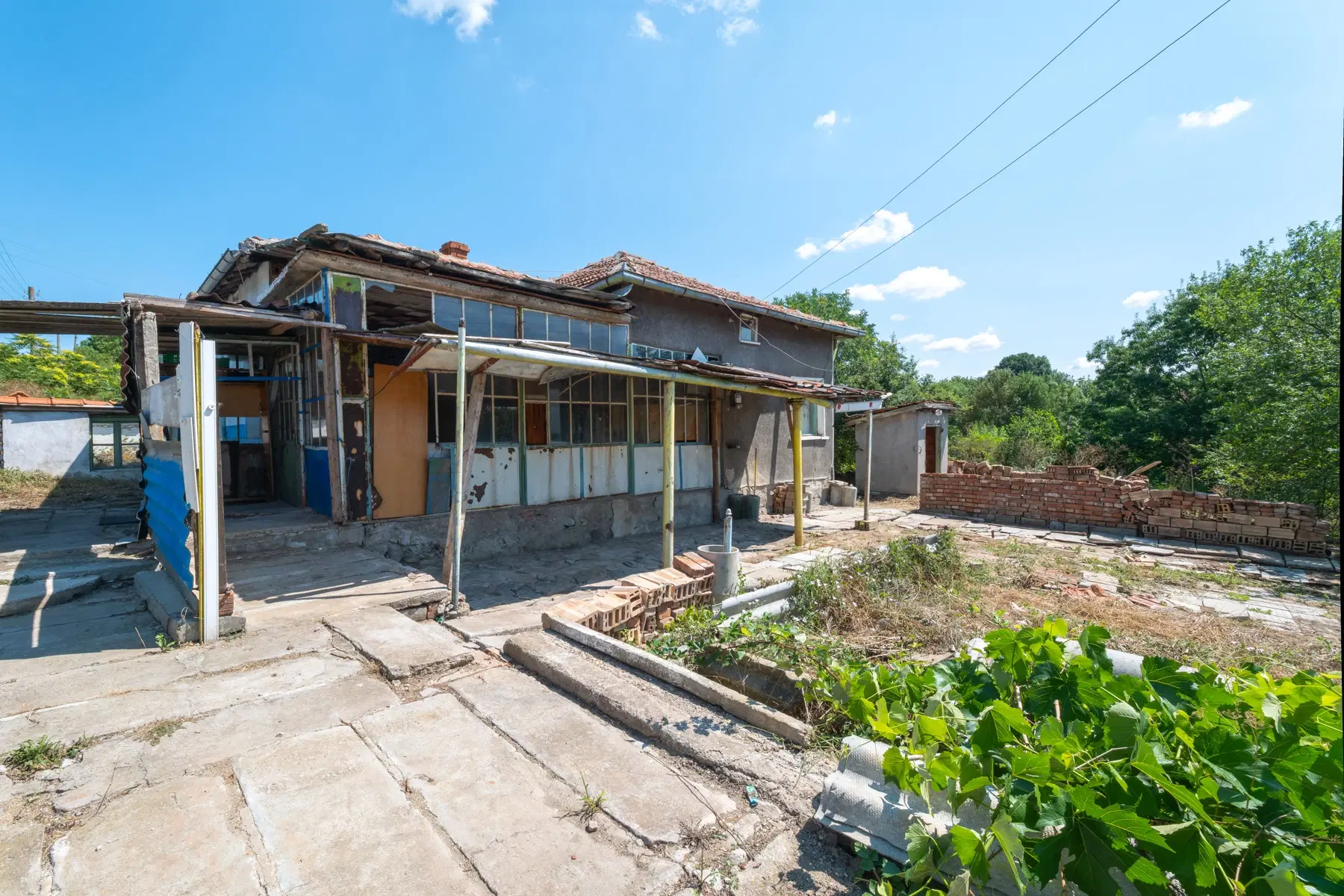 Huis op 2.040 m2 grond in Razdel - Bulgarije