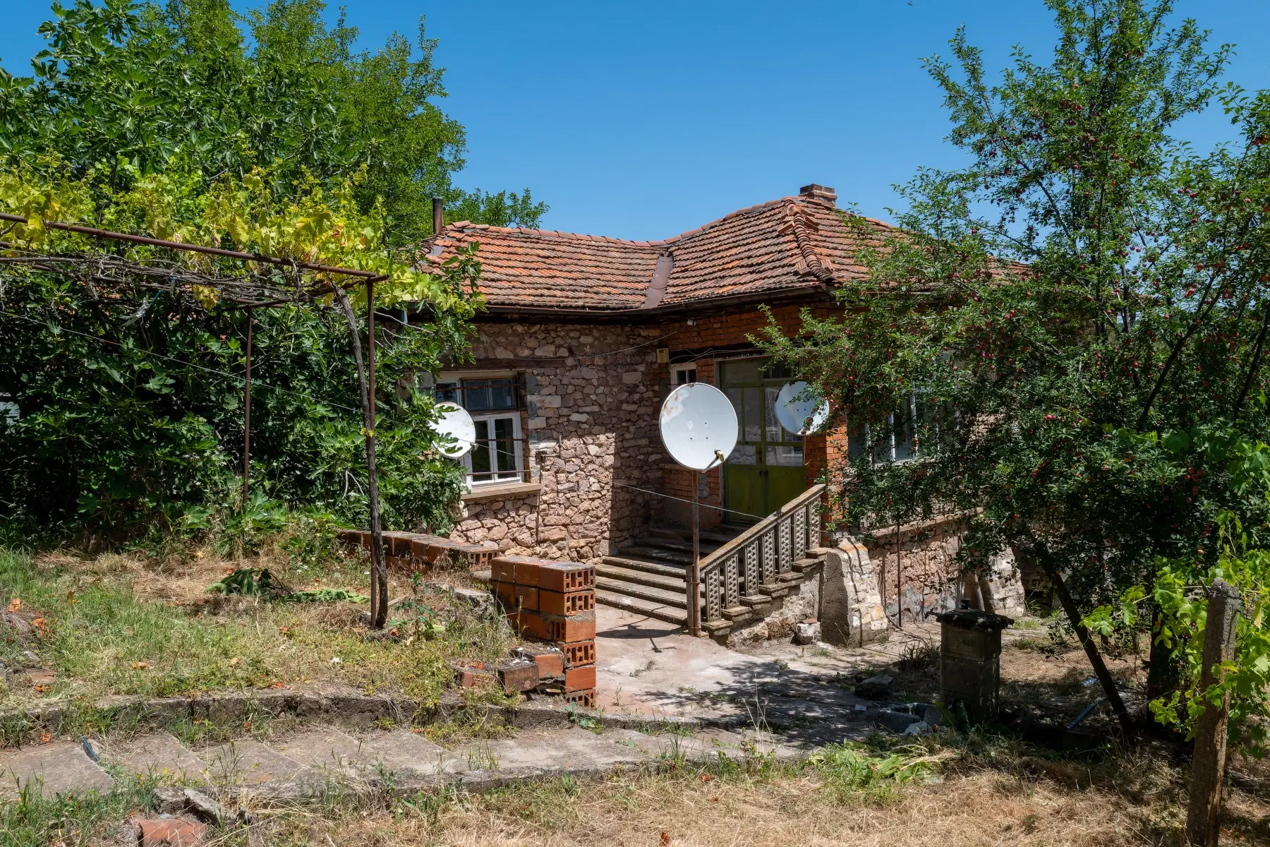 Huis op 2.564 m2 grond in Cherna Mogila - Bulgarije