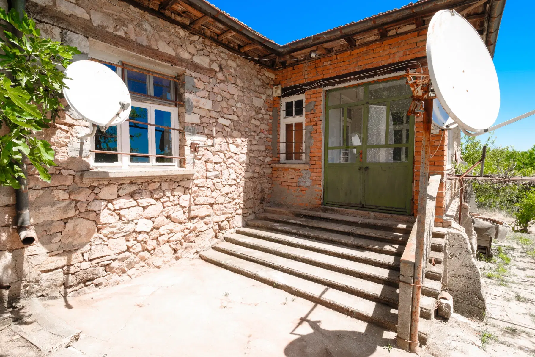 Huis op 2.564 m2 grond in Cherna Mogila - Bulgarije