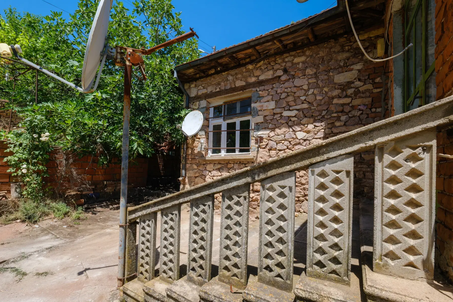 Huis op 2.564 m2 grond in Cherna Mogila - Bulgarije