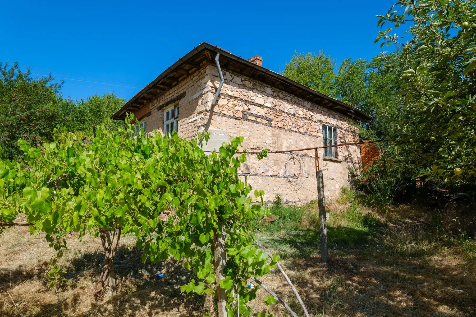 Huis op 2.564 m2 grond in Cherna Mogila - Bulgarije