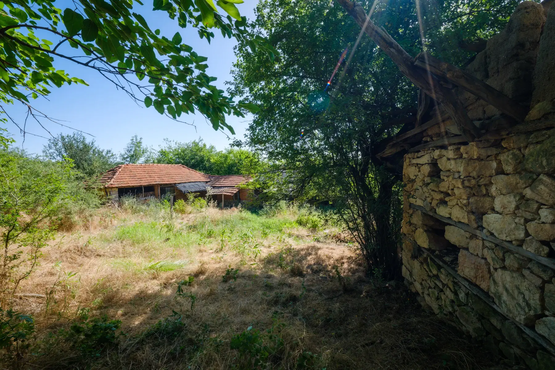 Huis op 2.564 m2 grond in Cherna Mogila - Bulgarije