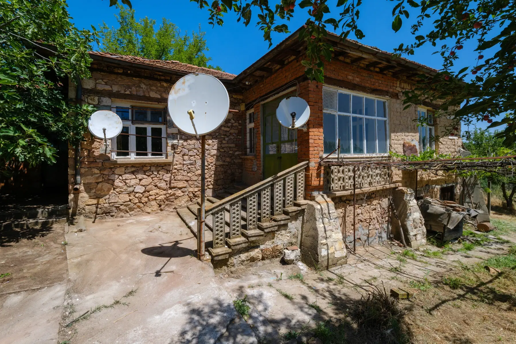 Huis op 2.564 m2 grond in Cherna Mogila - Bulgarije