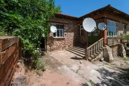 Huis op 2.564 m2 grond in Cherna Mogila - Bulgarije