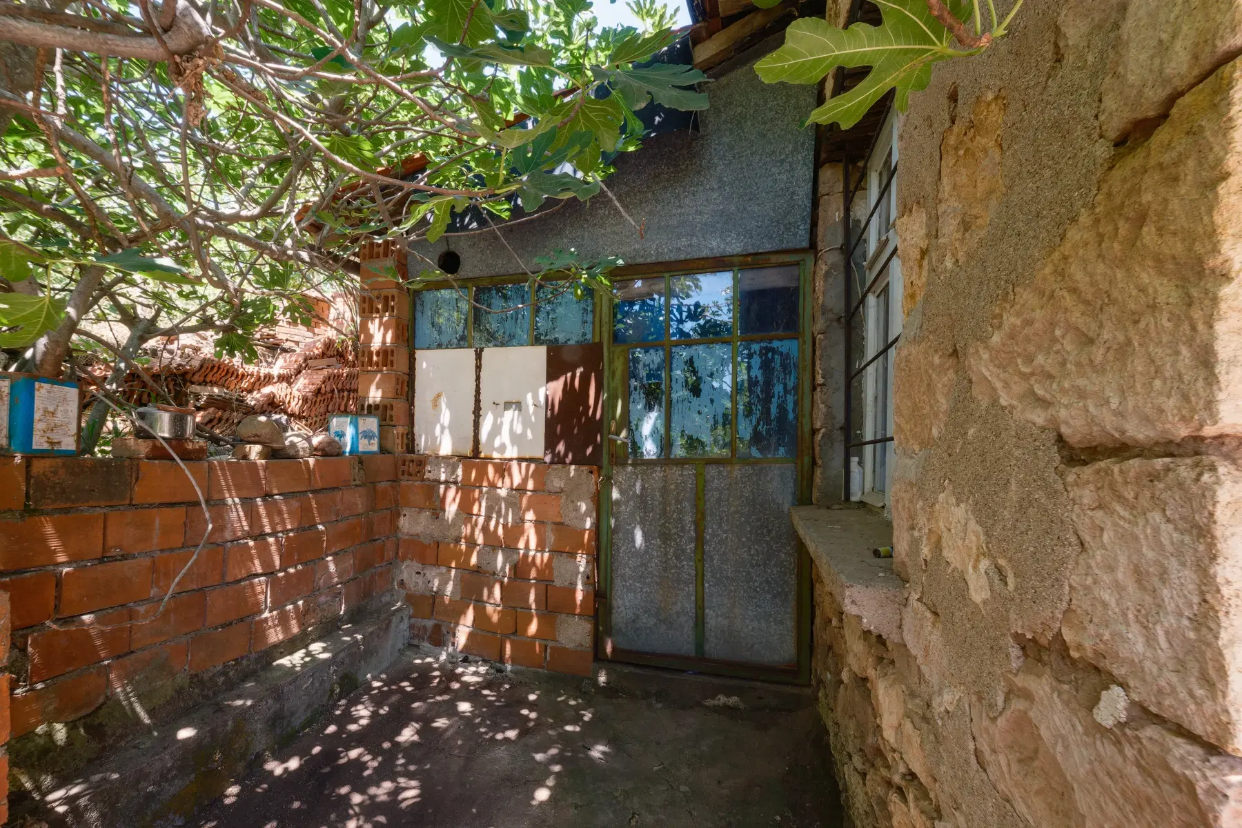Huis op 2.564 m2 grond in Cherna Mogila - Bulgarije