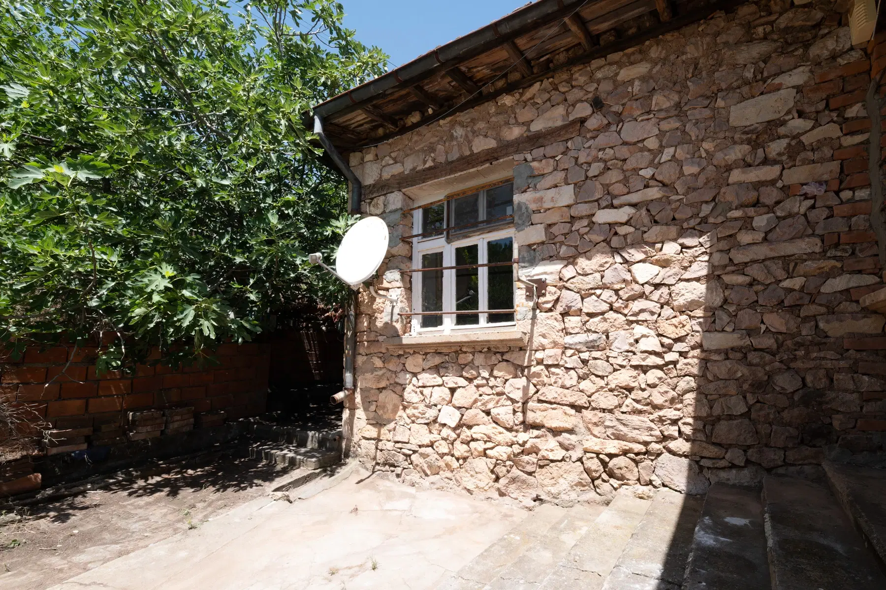 Huis op 2.564 m2 grond in Cherna Mogila - Bulgarije