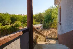 Twéé-onder-één-kap woning, bijgebouwen & 746 m2 grond in Studena Haskovo - Bulgarije