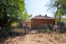 1.467 m2 grond met 2 huizen - Staropatitsa, Vidin - Bulgarije