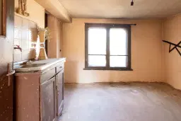 Hoofdhuis, bijgebouw & garage op een perceel van 1.552 m² - Ostrov - Bulgarije