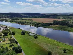 Perceel nabij Elbe in Recreatieoord Meißen - Diesbar-Seußblitz - Duitsland