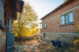 1.835 m² grond met huis en bijgebouw - Izvor Mahala - Bulgarije