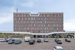 Hotel aan de Bennebroekerweg 530-532 te Hoofddorp