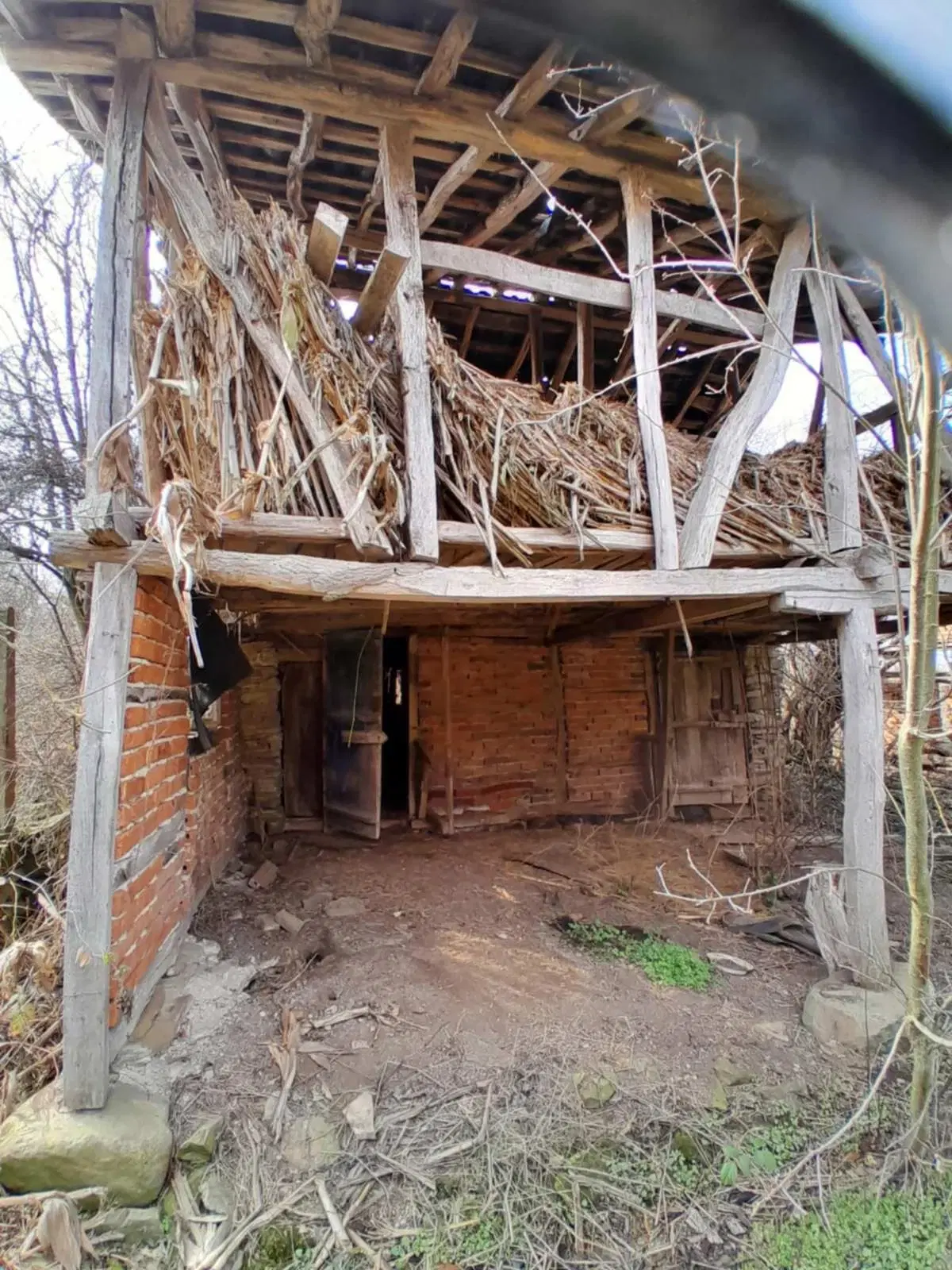 Twee huizen + 750 m² grond en bijgebouwen in Kireevo - Bulgarije