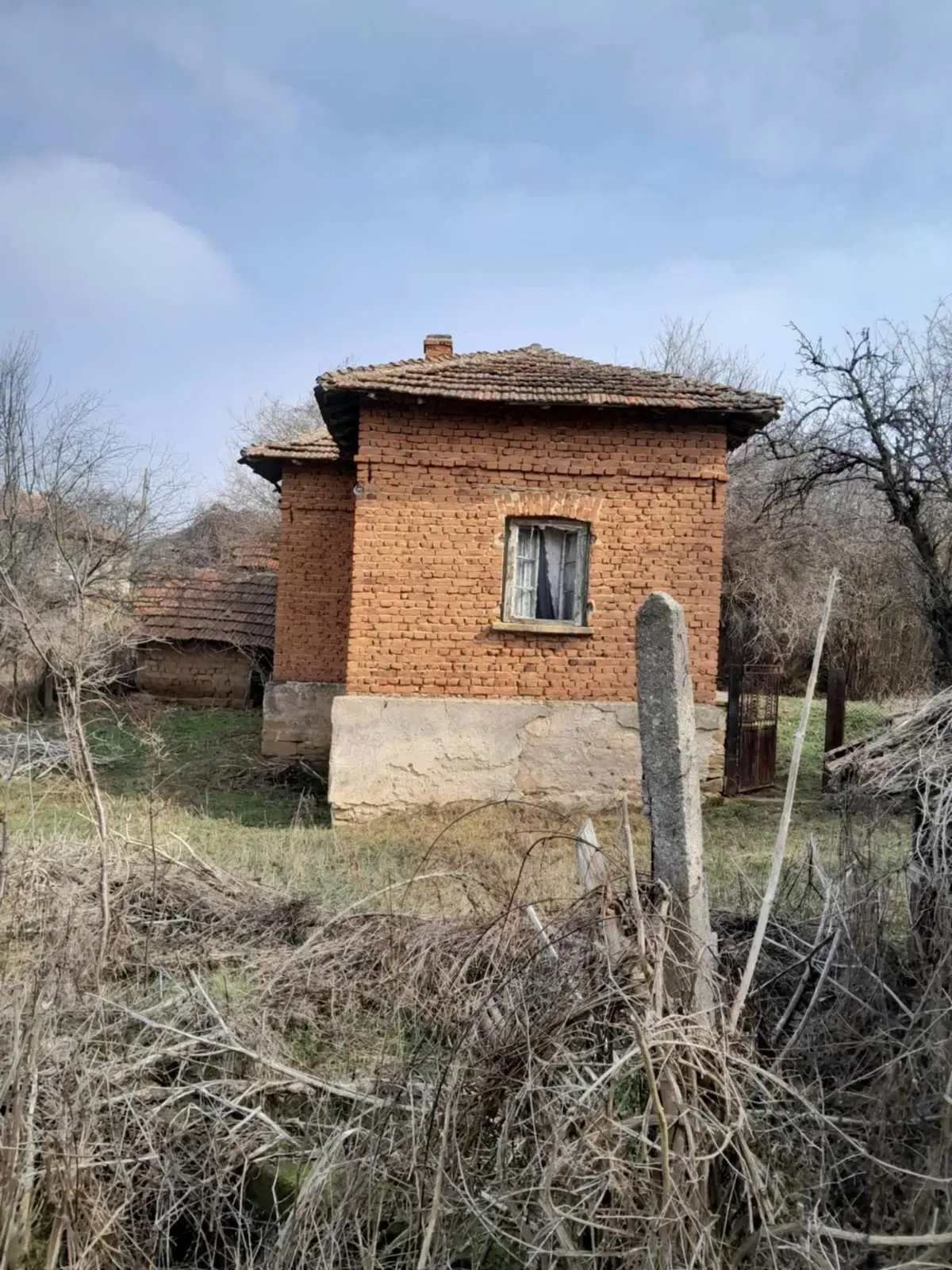 Twee huizen + 750 m² grond en bijgebouwen in Kireevo - Bulgarije