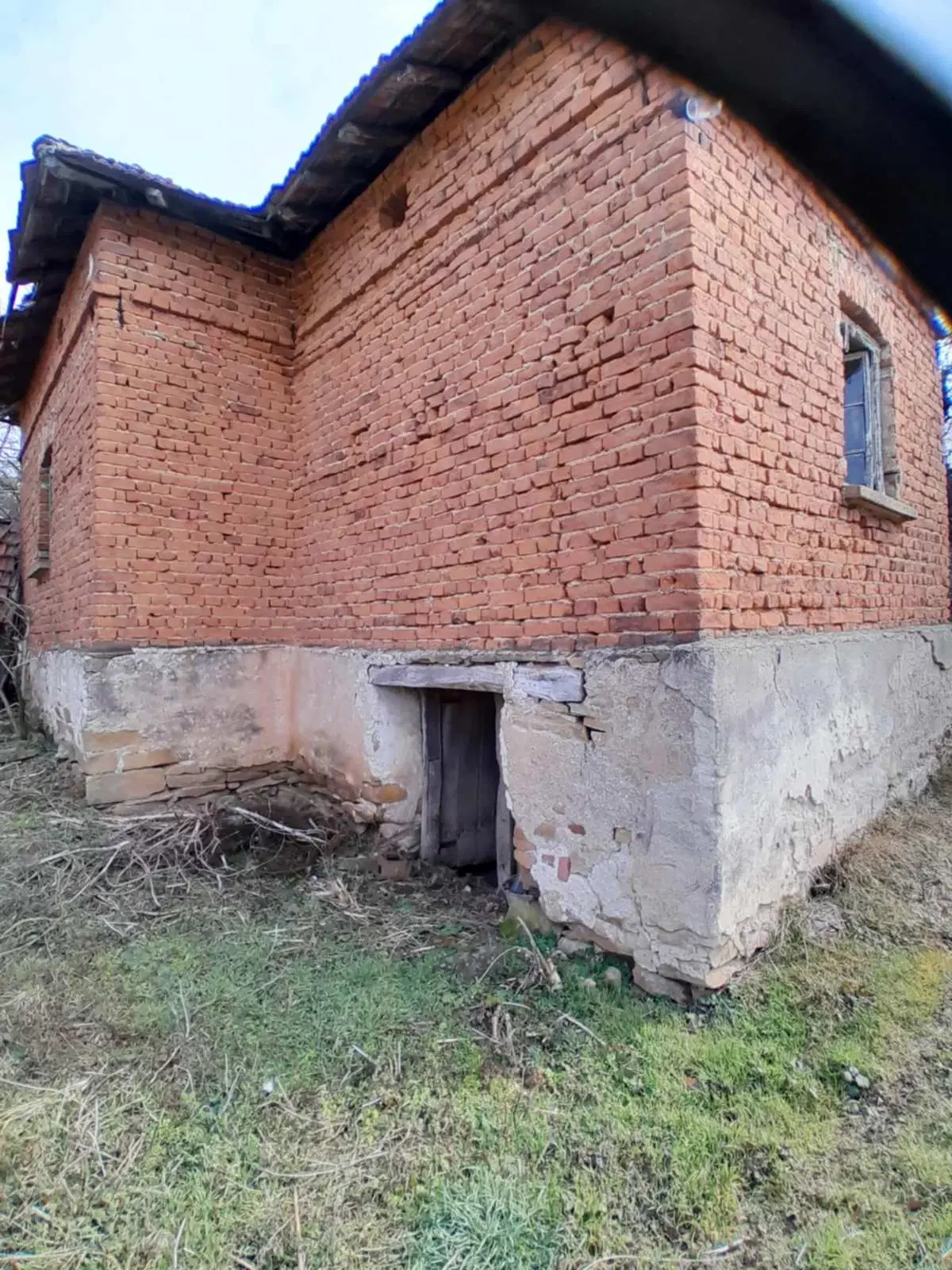 Twee huizen + 750 m² grond en bijgebouwen in Kireevo - Bulgarije