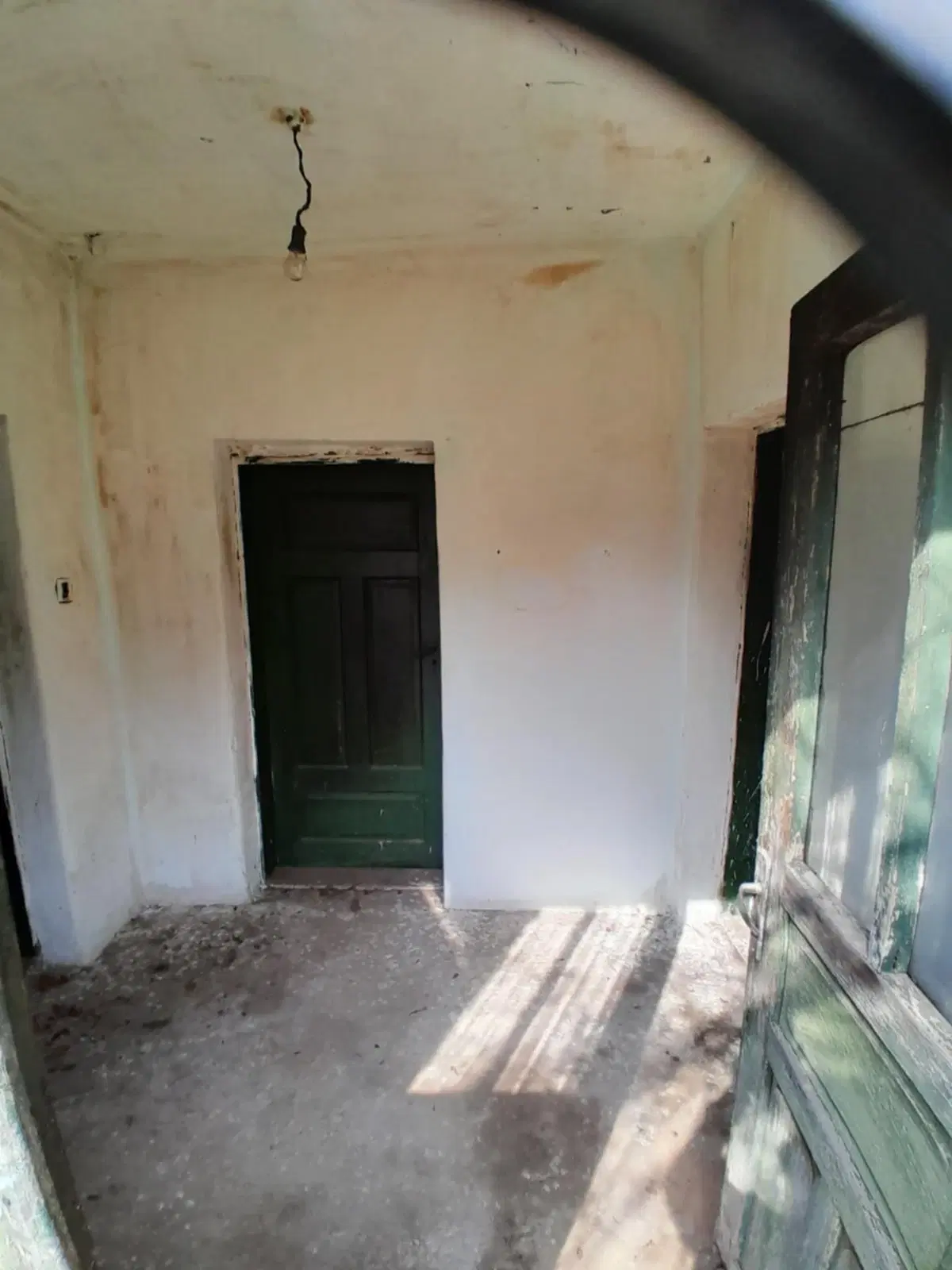Twee huizen + 750 m² grond en bijgebouwen in Kireevo - Bulgarije