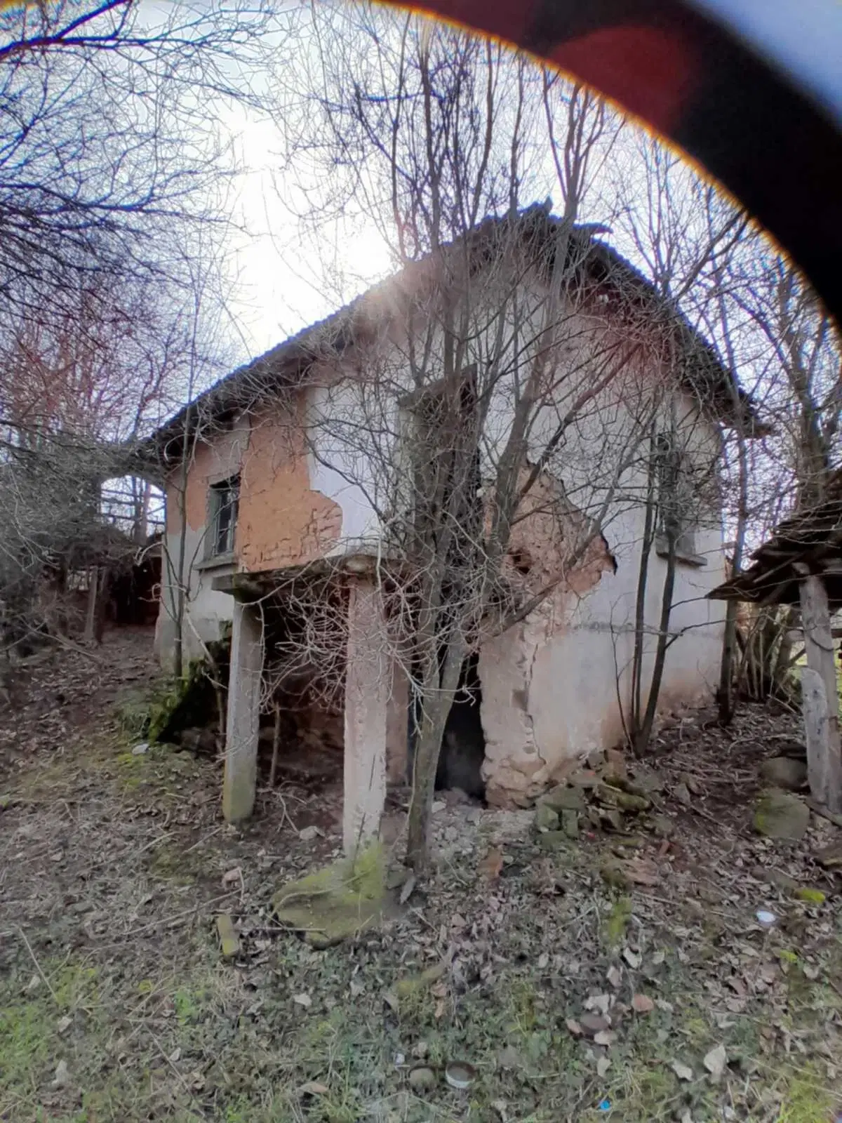 Twee huizen + 750 m² grond en bijgebouwen in Kireevo - Bulgarije