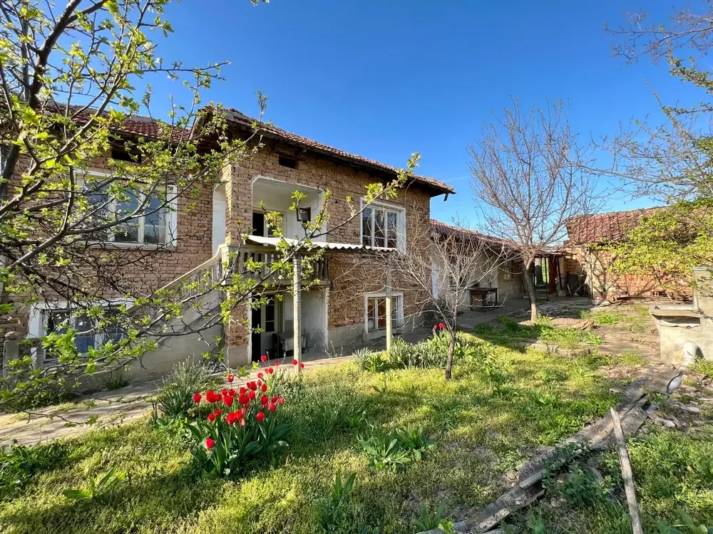 Gezinswoning met 800 m² grond met fruitbomen in Ovcha Mogila, Veliko Tarnovo - Bulgarije
