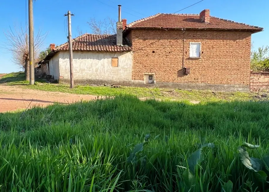 Gezinswoning met 800 m² grond met fruitbomen in Ovcha Mogila, Veliko Tarnovo - Bulgarije