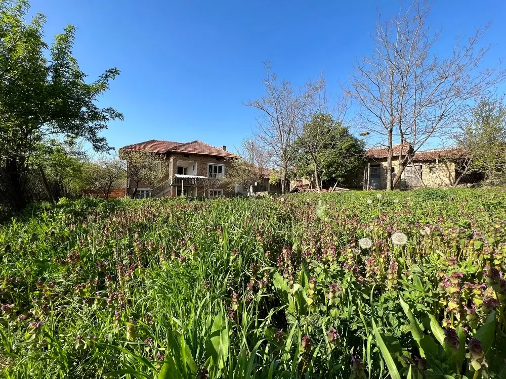 Gezinswoning met 800 m² grond met fruitbomen in Ovcha Mogila, Veliko Tarnovo - Bulgarije
