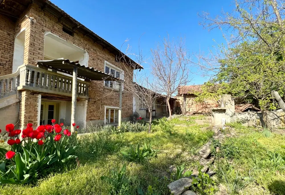 Gezinswoning met 800 m² grond met fruitbomen in Ovcha Mogila, Veliko Tarnovo - Bulgarije