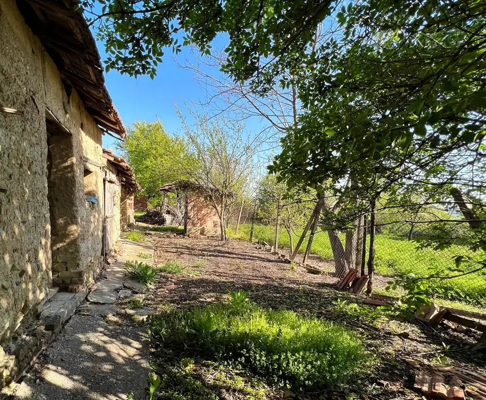 Gezinswoning met 800 m² grond met fruitbomen in Ovcha Mogila, Veliko Tarnovo - Bulgarije
