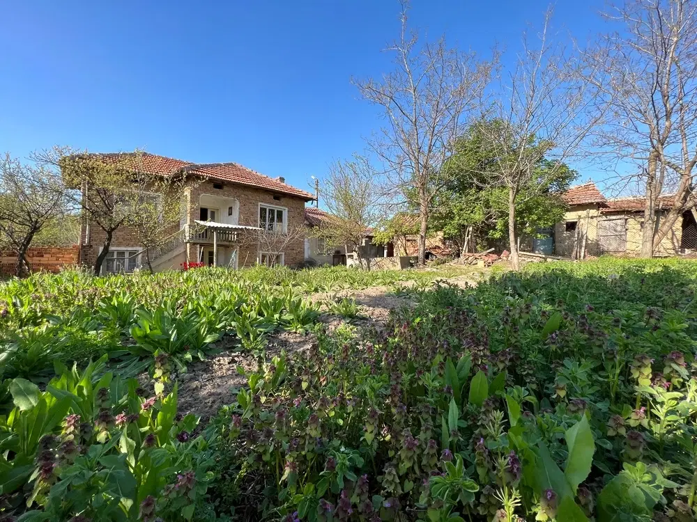 Gezinswoning met 800 m² grond met fruitbomen in Ovcha Mogila, Veliko Tarnovo - Bulgarije