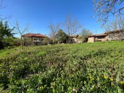 Gezinswoning met 800 m² grond met fruitbomen in Ovcha Mogila, Veliko Tarnovo - Bulgarije