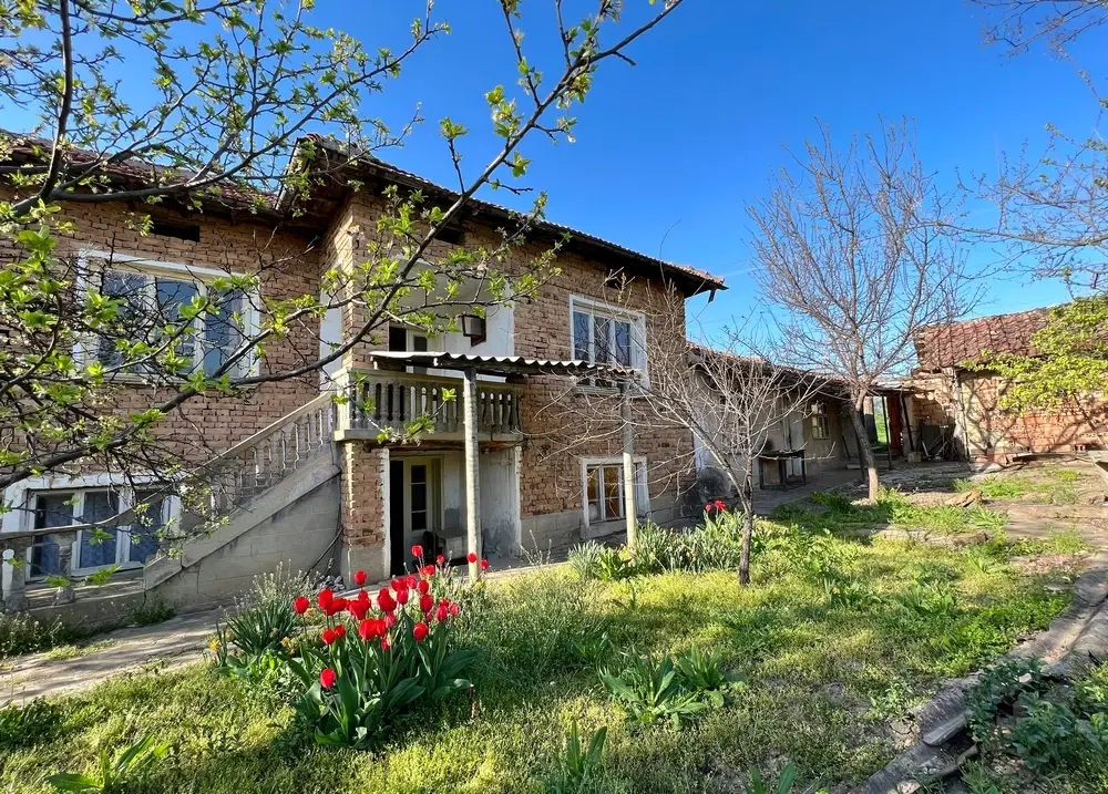 Gezinswoning met 800 m² grond met fruitbomen in Ovcha Mogila, Veliko Tarnovo - Bulgarije
