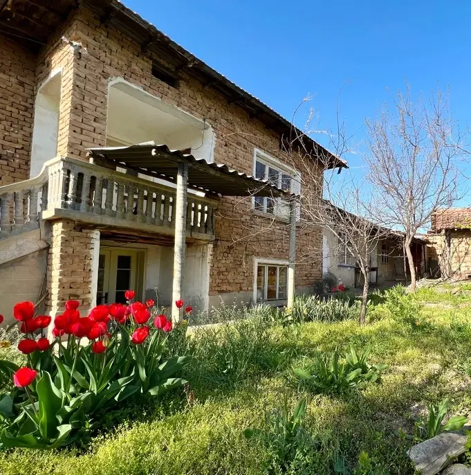 Gezinswoning met 800 m² grond met fruitbomen in Ovcha Mogila, Veliko Tarnovo - Bulgarije
