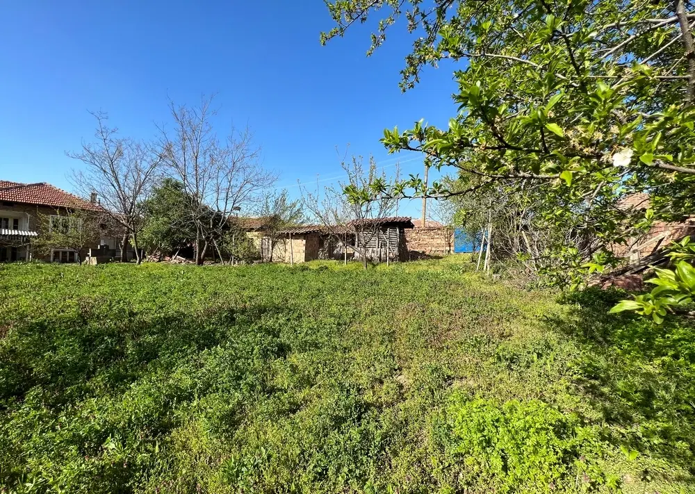 Gezinswoning met 800 m² grond met fruitbomen in Ovcha Mogila, Veliko Tarnovo - Bulgarije
