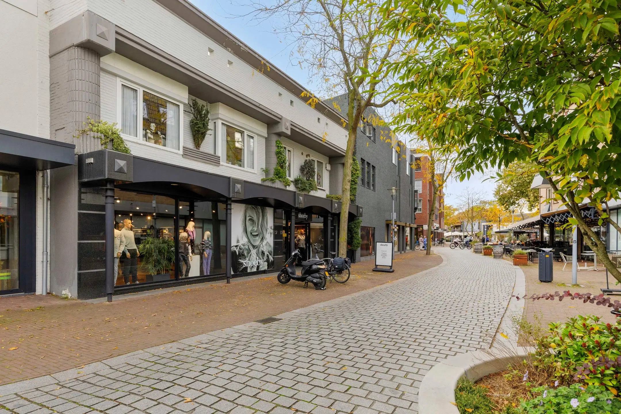 Panningen, Markt 137 139