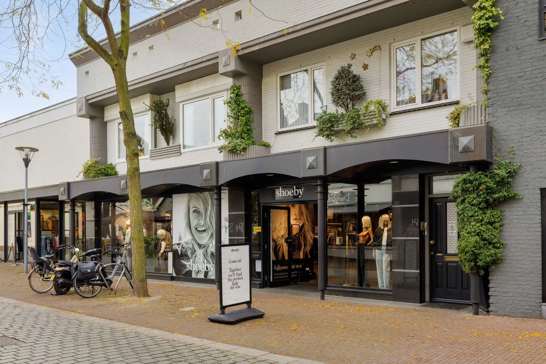 Panningen, Markt 137 139