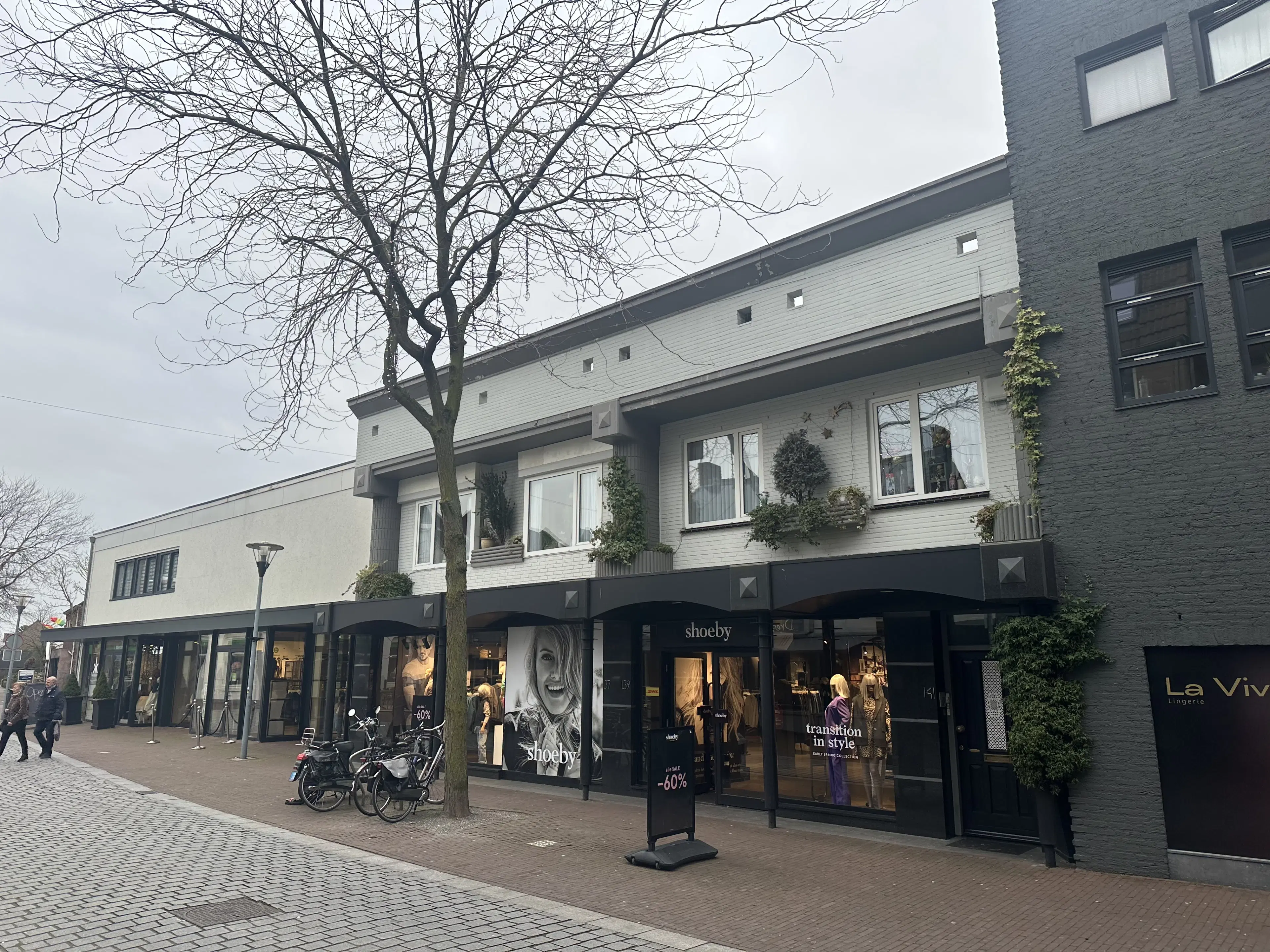 Panningen, Markt 137 139