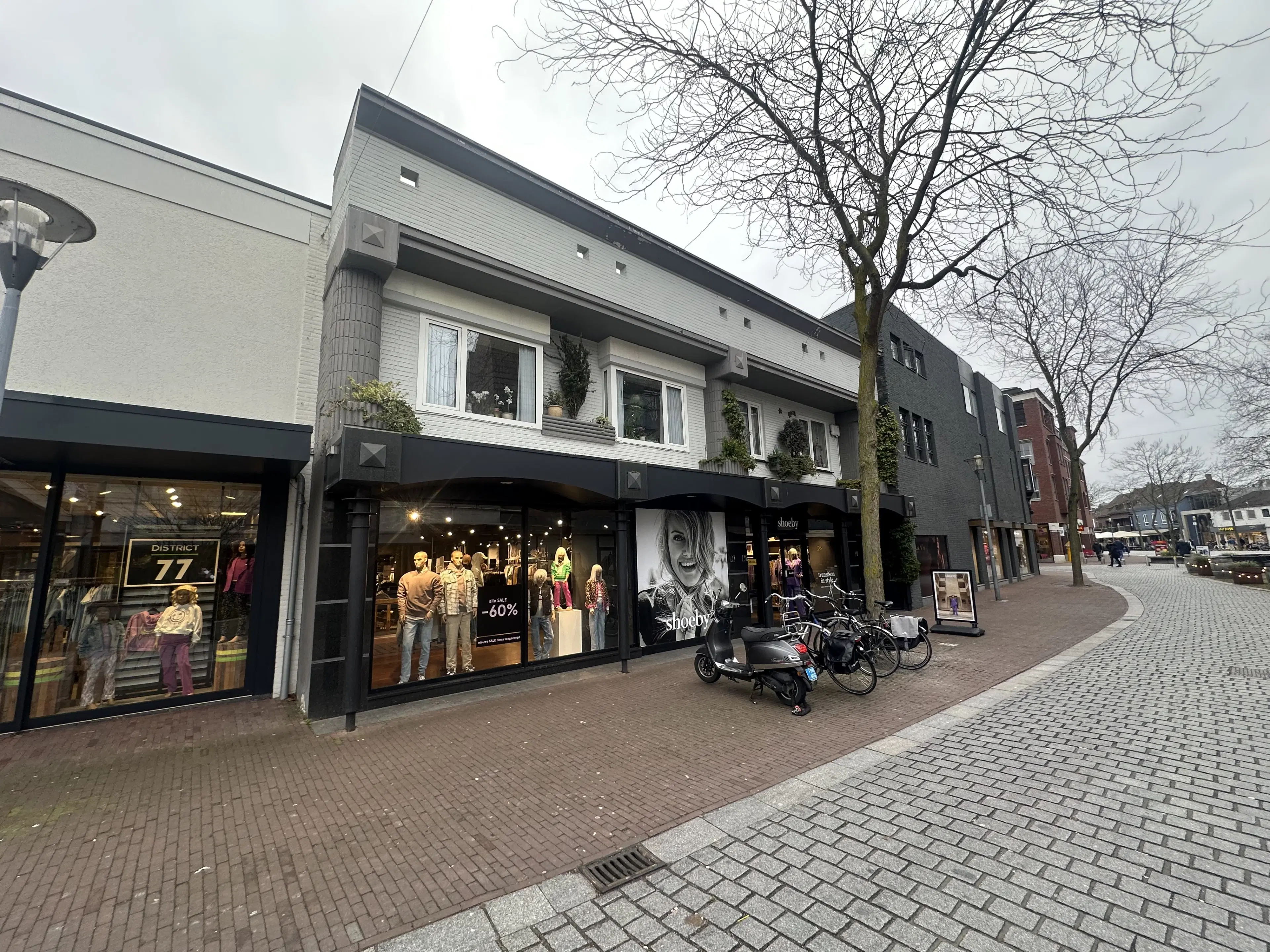 Panningen, Markt 137 139