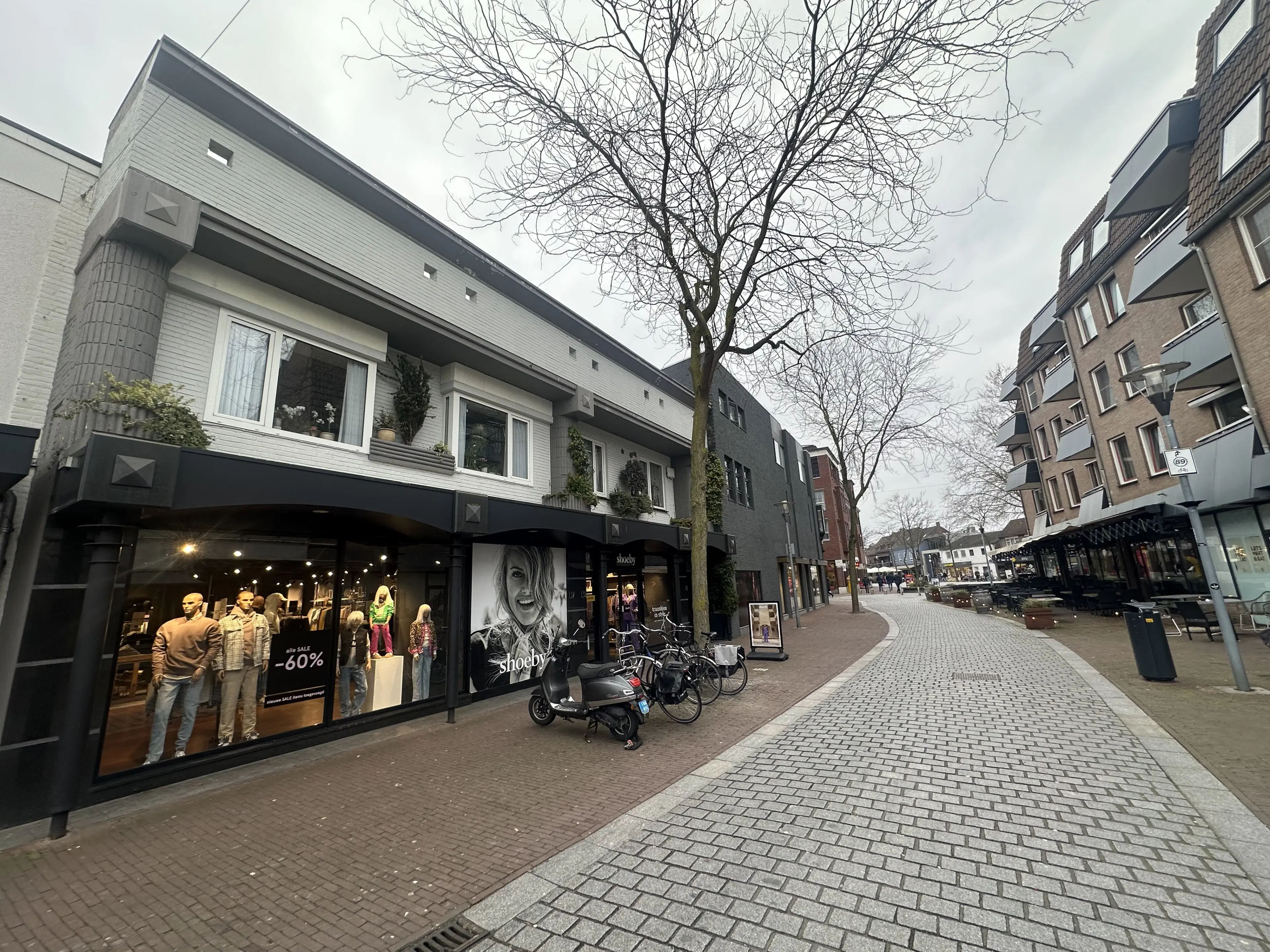 Panningen, Markt 137 139