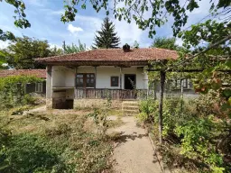 Klassiek Balkanhuis op 2.824 m² bebouwbare grond in Dragomirovo, Veliko Tarnovo - Bulgarije