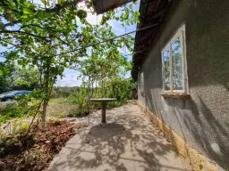 Klassiek Balkanhuis op 2.824 m² bebouwbare grond in Dragomirovo, Veliko Tarnovo - Bulgarije