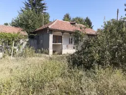 Klassiek Balkanhuis op 2.824 m² bebouwbare grond in Dragomirovo, Veliko Tarnovo - Bulgarije
