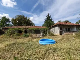 Klassiek Balkanhuis op 2.824 m² bebouwbare grond in Dragomirovo, Veliko Tarnovo - Bulgarije