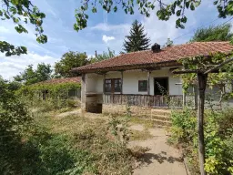 Klassiek Balkanhuis op 2.824 m² bebouwbare grond in Dragomirovo, Veliko Tarnovo - Bulgarije