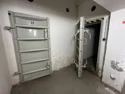 500 m² ondergrondse militaire bunker met gebouwen en richtstraaltoren op totaal perceel van 16.500 m² in Cölpin, Mecklenburg-Vorpommern - Duitsland