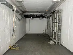 500 m² ondergrondse militaire bunker met gebouwen en richtstraaltoren op totaal perceel van 16.500 m² in Cölpin, Mecklenburg-Vorpommern - Duitsland