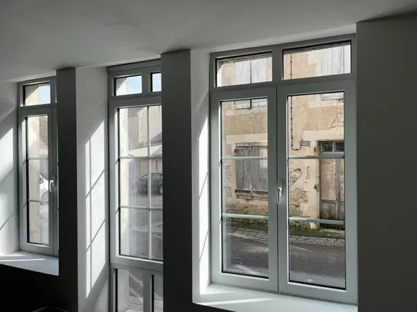 Gerenoveerd herenhuis met 6 slaapkamers / studios in La Trimouille, Frankrijk